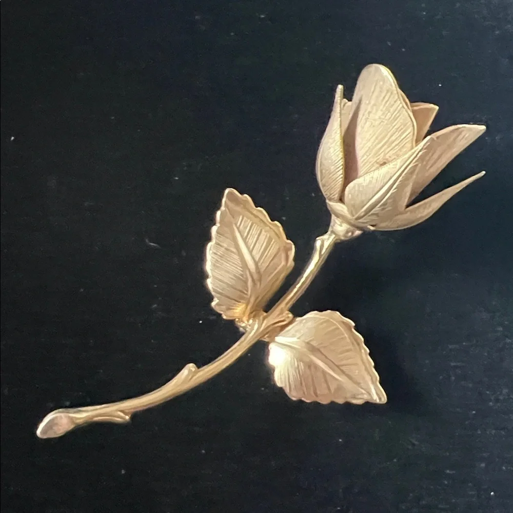 Giovanni Gold Toned Rose Brooch/Pin - Beautiful
